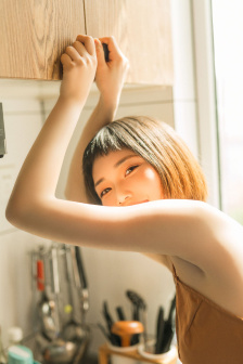 一边吃胸一边揉下面的